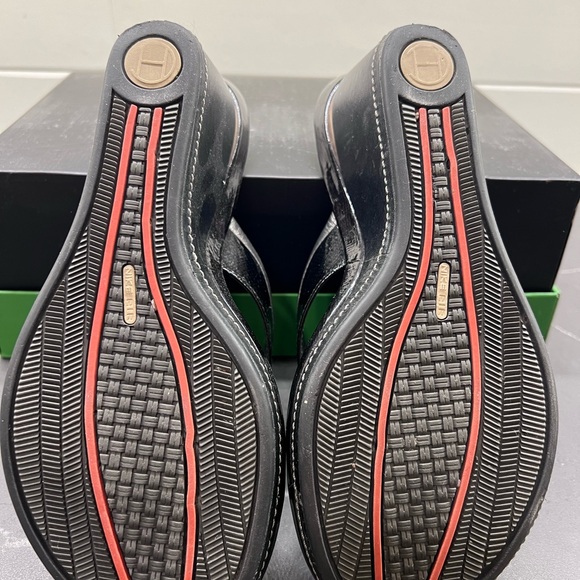 Cole Haan 2 ½” wedge sandals Black leather w/ silver trim. Nike Air Base. Size 9 - Picture 4 of 4